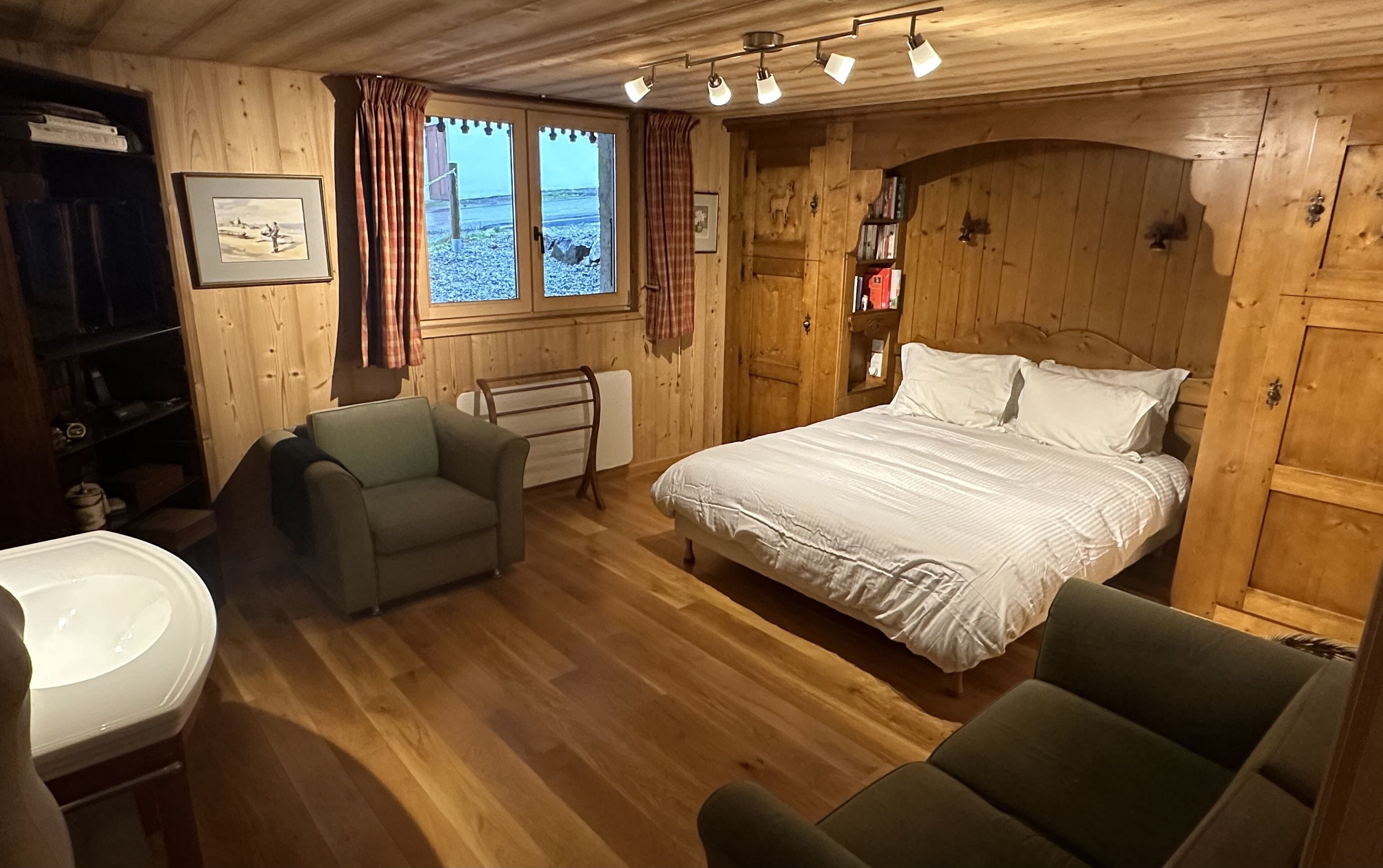 6 多间卧室、熨斗/熨衣板、免费 WiFi、床单