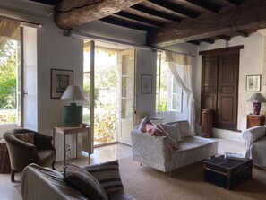 DVD player, ping pong, books, video library - Characterful Farmhouse And Large Pool in Rural Setting, sleeps 10 (Lusignac)
