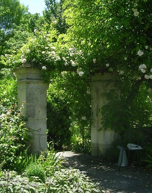 Property grounds - Characterful Farmhouse And Large Pool in Rural Setting, sleeps 10 (Lusignac)