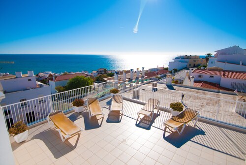 Lomahuoneisto Albufeira merinäköalalla 