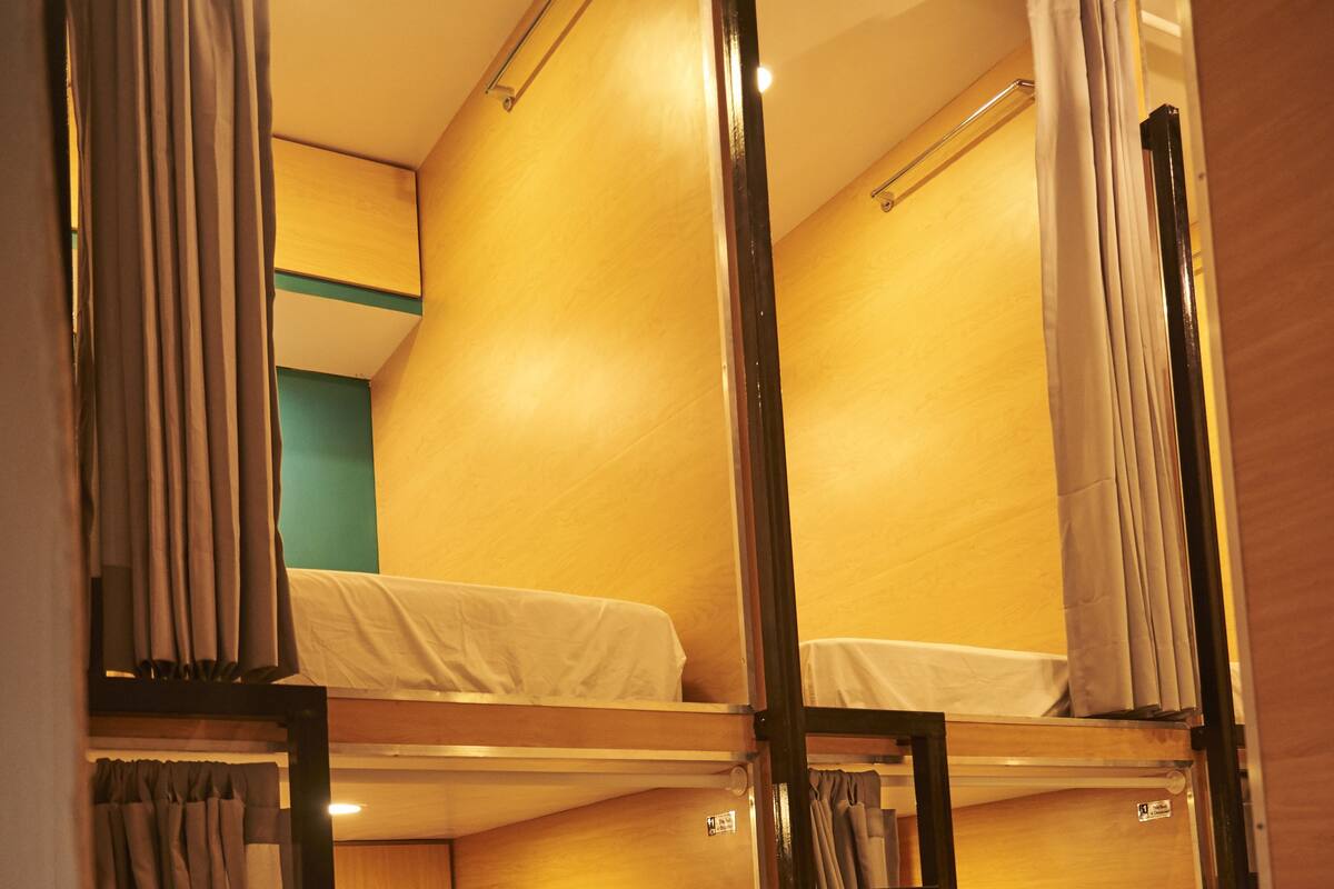 Soundproofing, free WiFi, bed sheets