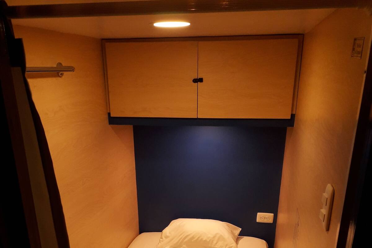 Soundproofing, free WiFi, bed sheets