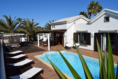 Fantastic villa with completely private pool, with high wall. Free wifi