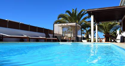 Ihana huvila täysin oma uima-allas, korkea seinä. Ilmainen wifi