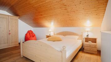 2 slaapkamers, een strijkplank/strijkijzer, reisbedje, gratis wifi