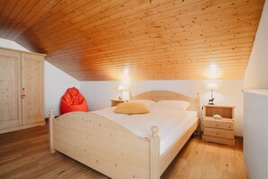 2 soverom, strykejern/-brett, reiseseng for barn og wi-fi (inkludert)