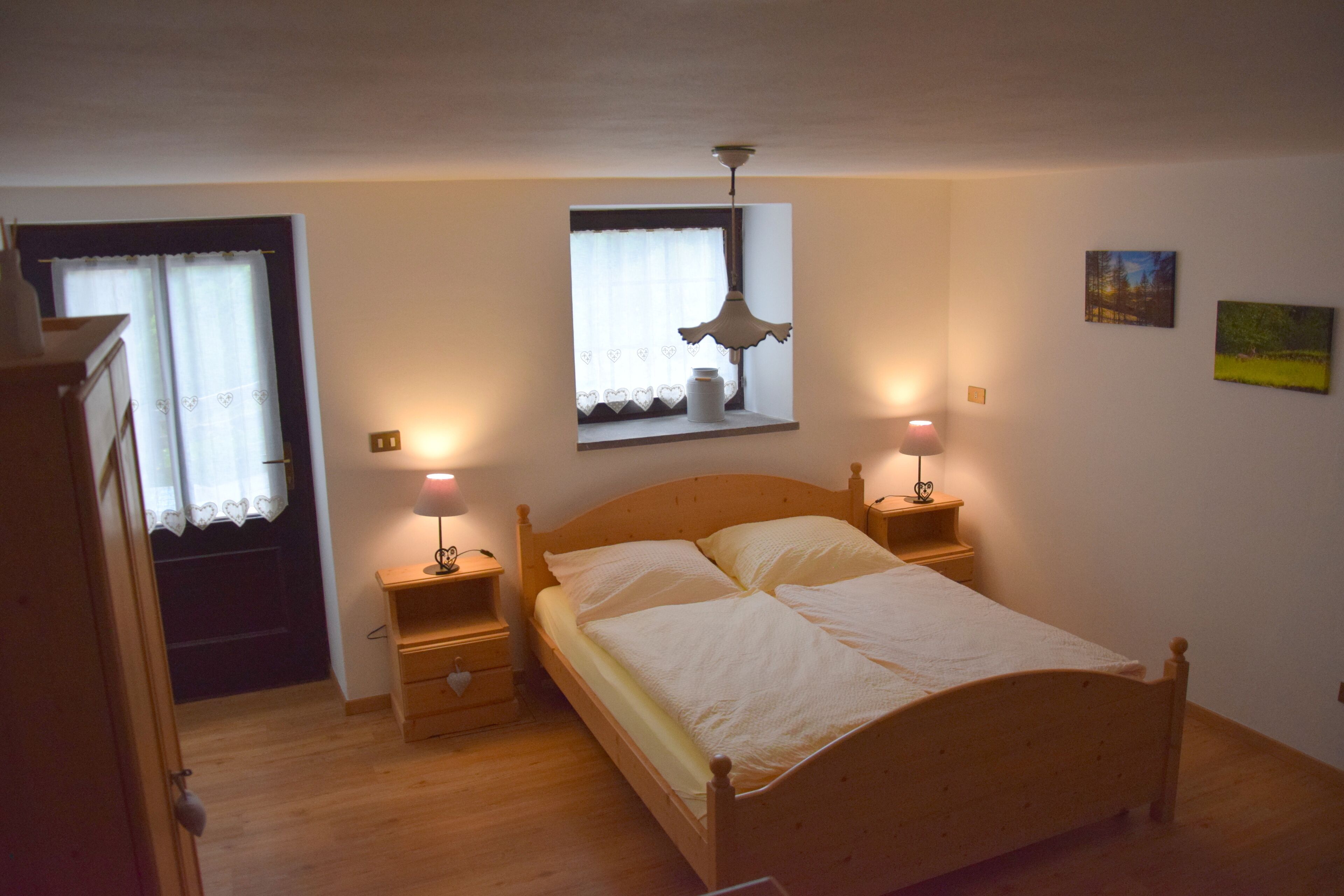 2 bedrooms, iron/ironing board, travel crib, free WiFi