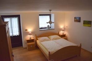 2 bedrooms, iron/ironing board, travel cot, free WiFi - mountain house & pet friendly (Fierozzo)
