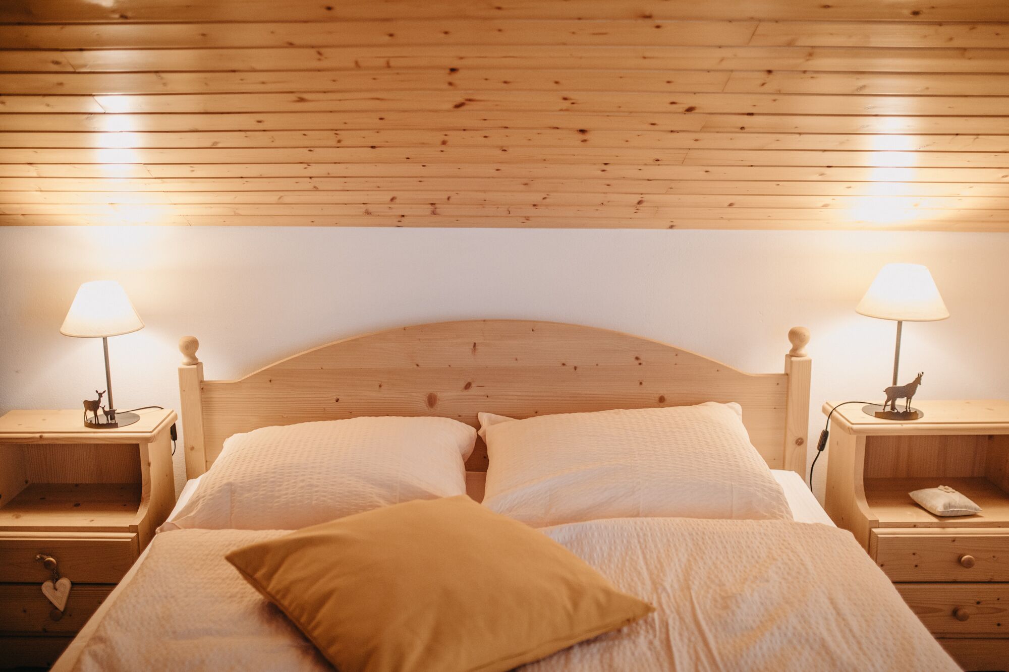 2 habitaciones, tabla de planchar con plancha y cuna de viaje 