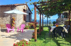 Outdoor dining - 3 bed 2 bath house, private pool, wonderful gardens, walk restaurant, WIFI (Lucca)