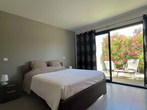 1 habitación, tabla de planchar con plancha, wifi y ropa de cama