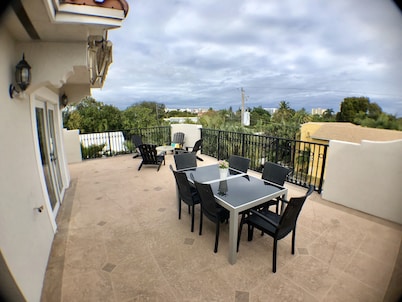 3BR Home wRooftop by Ideal Experience VR