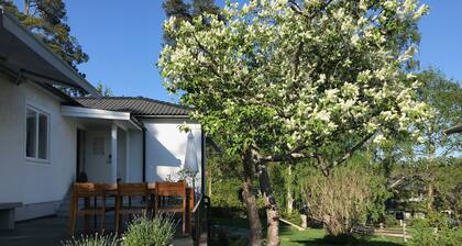 Maison récemment rénovée Stockholm et archipel - à 200 mÚtres du lac.