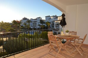 Outdoor dining - Casa Emperador - A Murcia Holiday Rentals Property (Roldan)