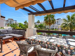 Outdoor dining - Nice apartment for 6 people with pool, A/C, WIFI, TV and terrace (Marbella)