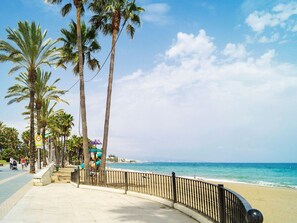 Beach - Nice apartment for 6 people with pool, A/C, WIFI, TV and terrace (Marbella)