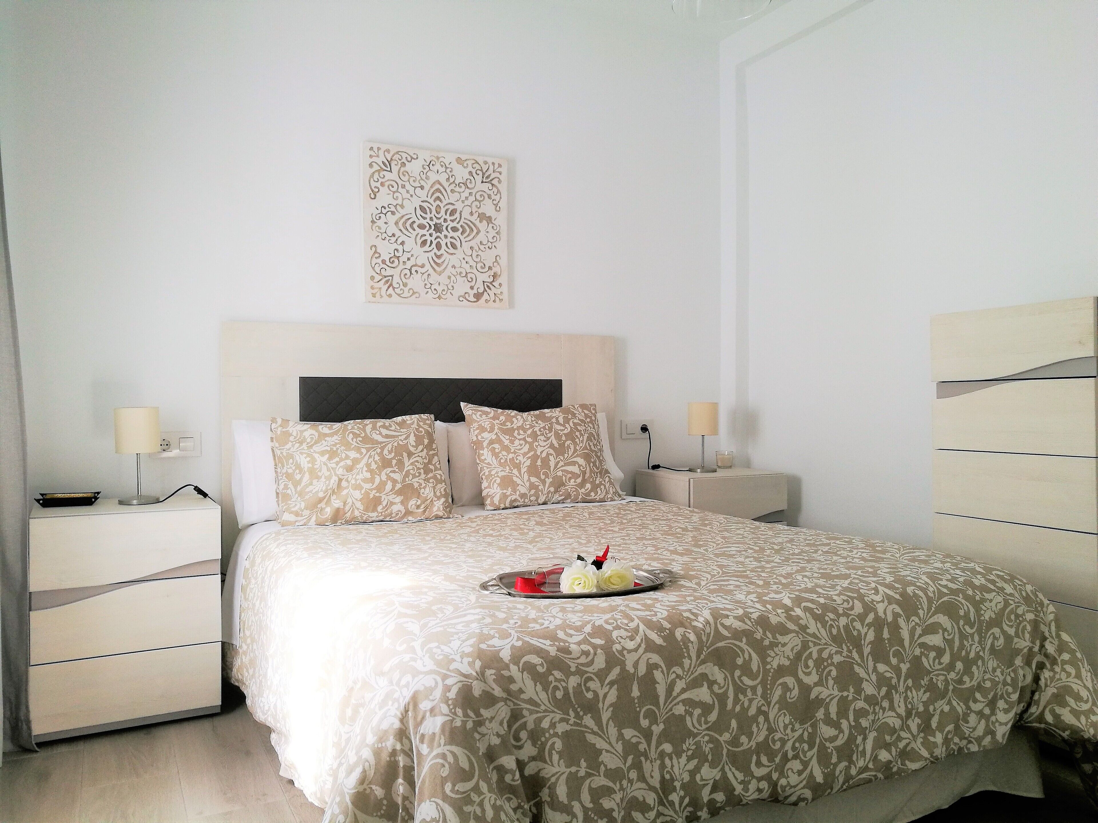 2 室のベッドルーム、デスク、アイロン / アイロン台、WiFi