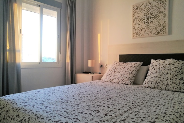 2 bedrooms, desk, iron/ironing board, WiFi