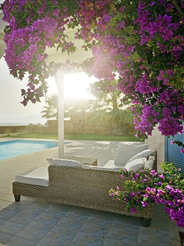 SUPERIOR Mikri Vigla Villa mit Pool und traumhaften Aussichten 400 m von wunderschönen Stränden