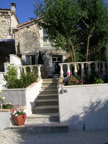 Near Aubeterre,Peaceful Cottage With Lovely Views and Pool in the Dordogne