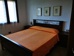 3 chambres, fer et planche à repasser, Wi-Fi gratuit, draps fournis