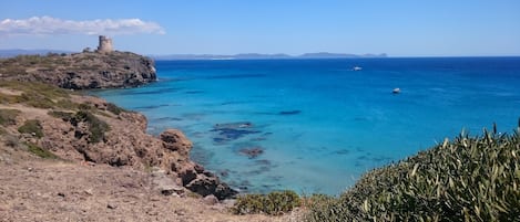 Una spiaggia nelle vicinanze