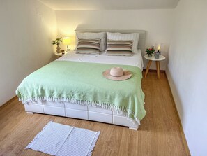 3 bedrooms, WiFi, bed sheets