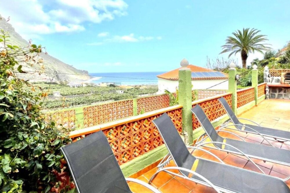 ONDINA RURAL HOUSE "A" FREE WIFI AND NATURAL POOLS