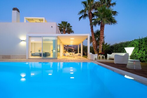 Exclusive sea villa with pool, Cornino, Sicily