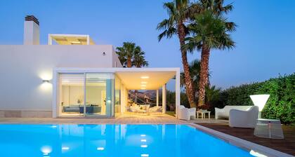 Exclusive sea villa with pool, Cornino, Sicily