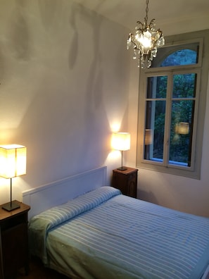 5 chambres, fer et planche Ă repasser, lit parapluie, accĂšs Internet