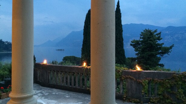 A stone balustrade with candles, overlooking a lake and mountains. - Splendid historic liberty villa (Malcesine)
