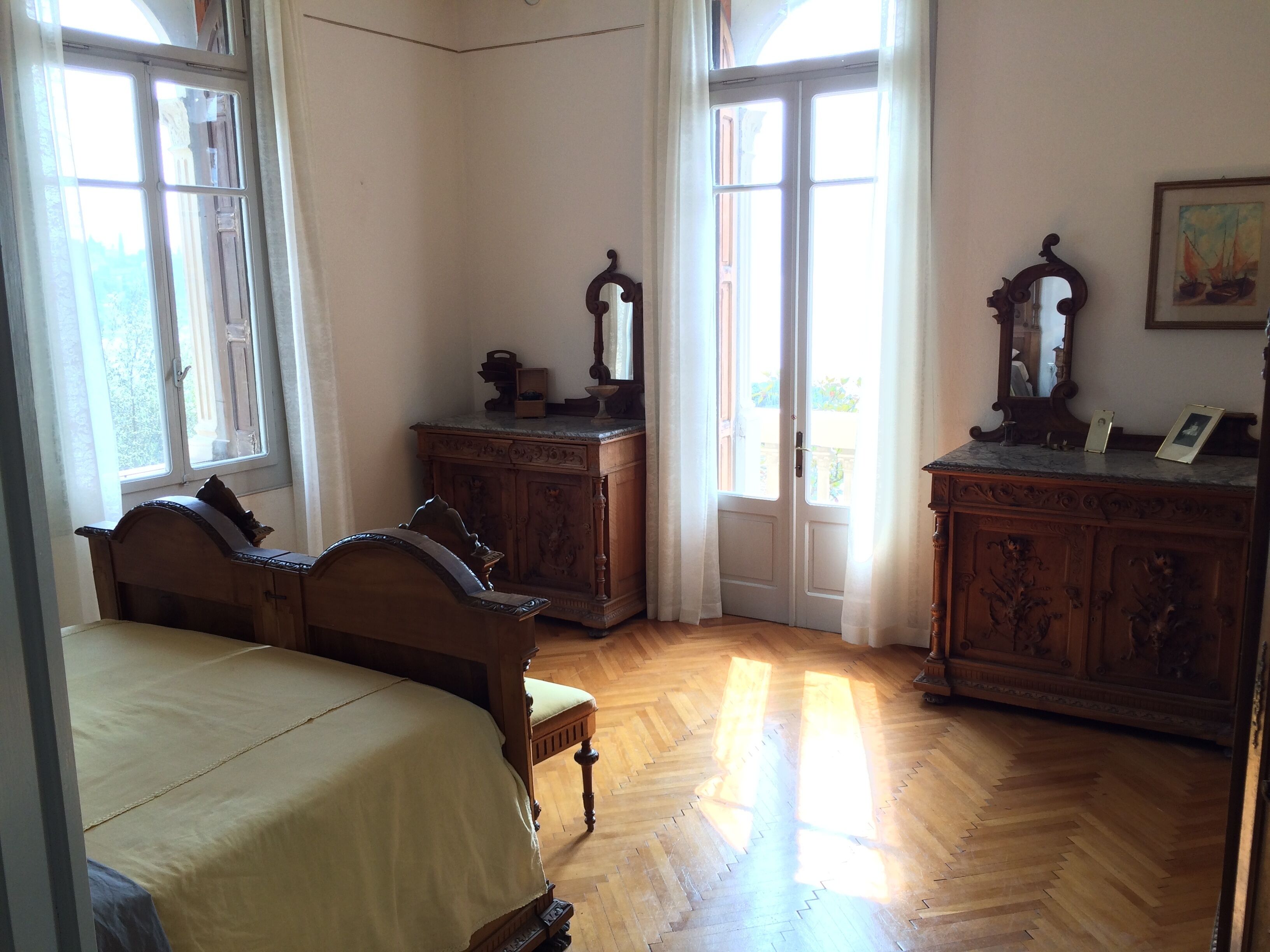 5 bedrooms, iron/ironing board, travel cot, Internet