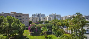 CLASSIC ONE BEDROOM APARTMENT A203-CASTLE HOLIDAY APARTMENTS