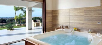 Luxury Country Villa Near To The Sea, heated Pool, Tennis And Park