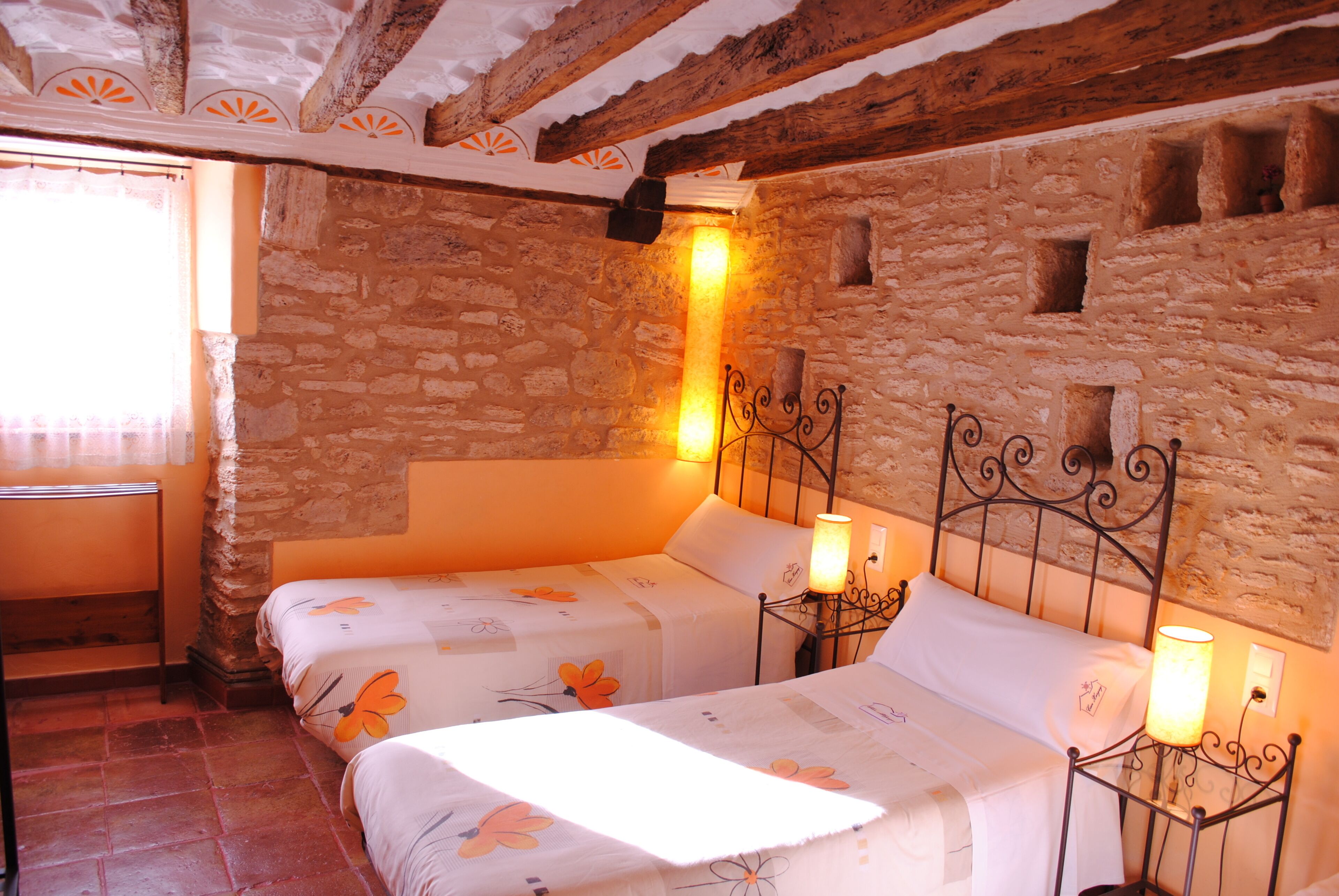 Spectacular traditional Catalan villa with heated private pool near beaches