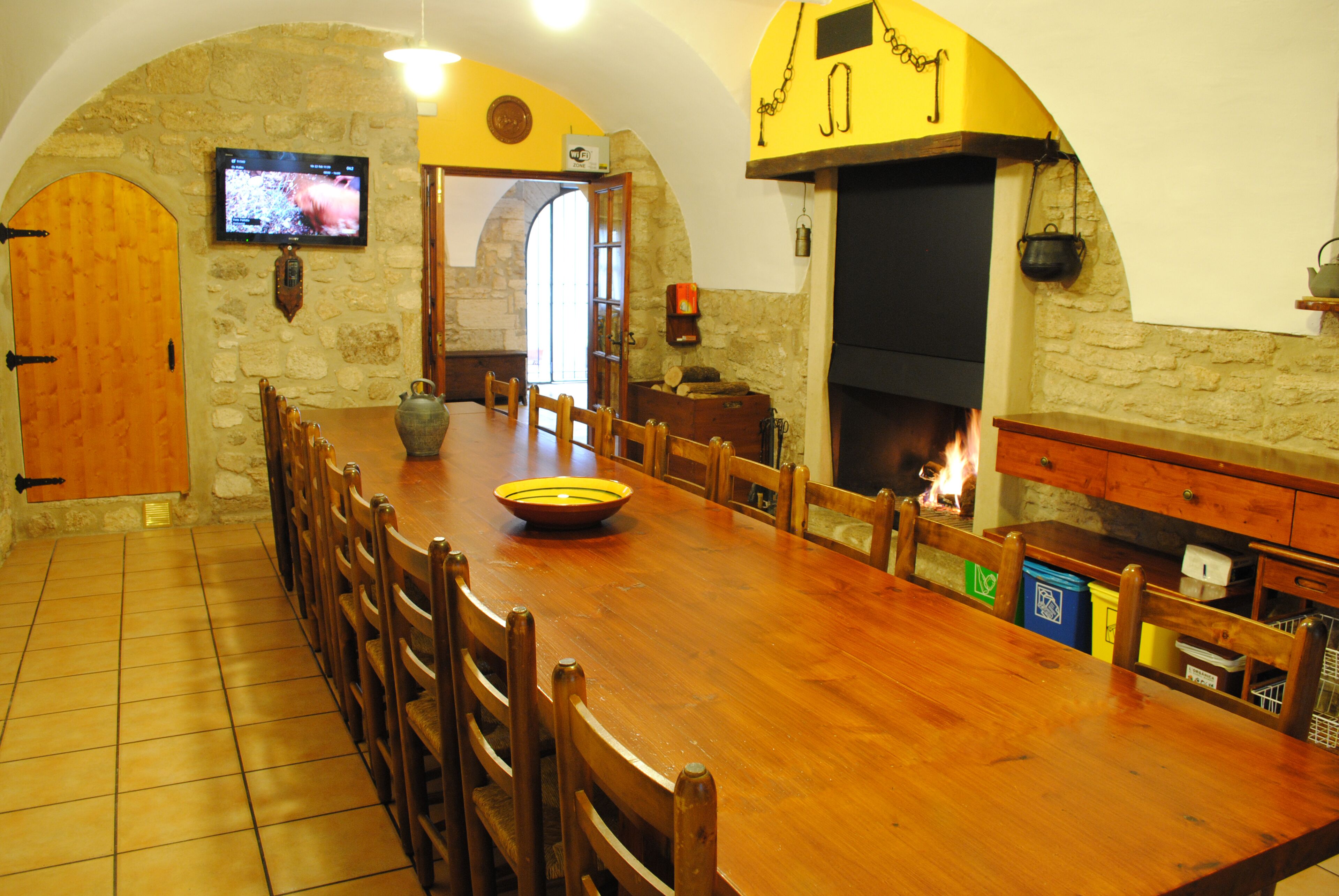 Spectacular traditional Catalan villa with heated private pool near beaches