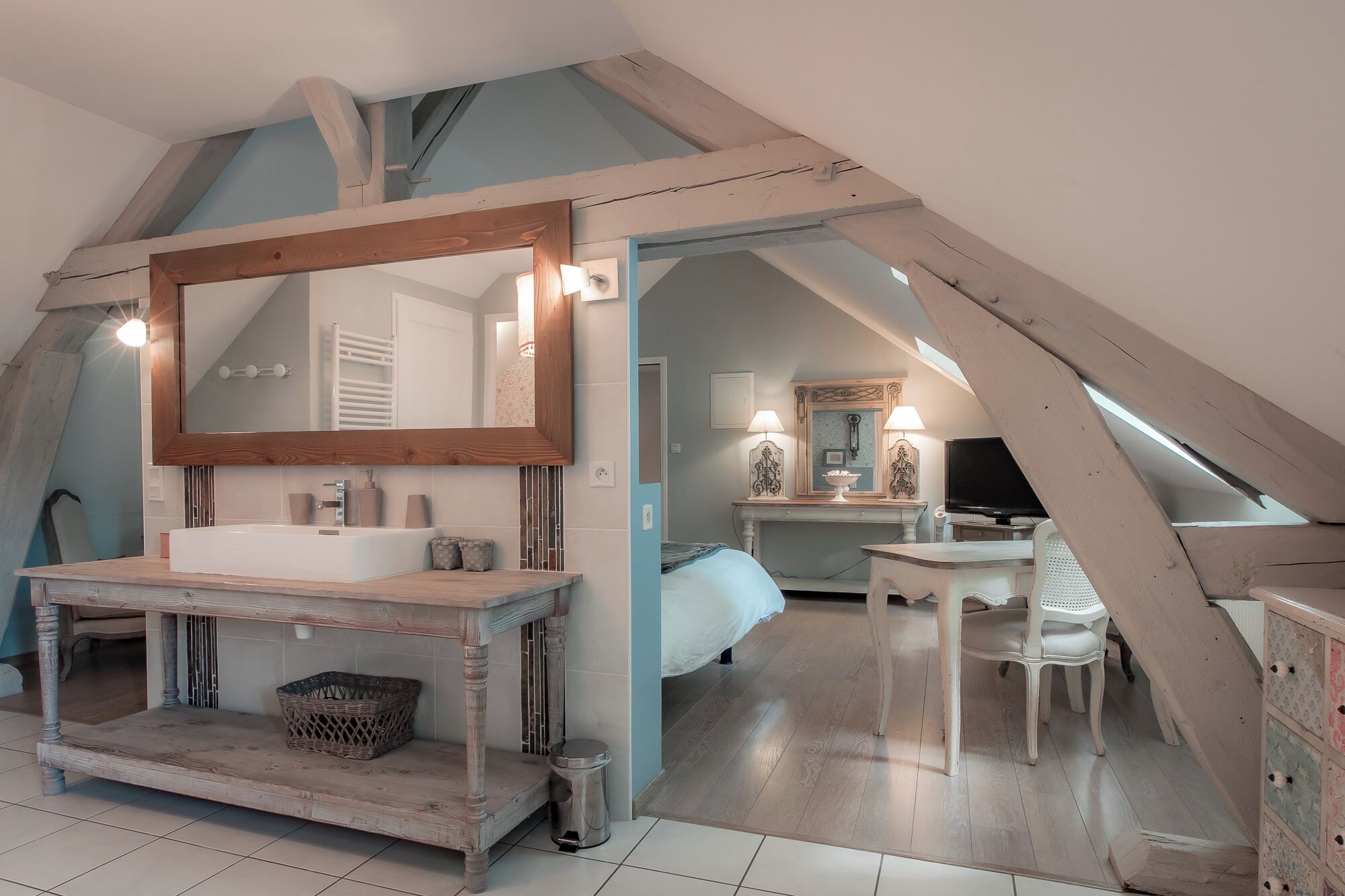 5 bedrooms, iron/ironing board, travel cot, WiFi