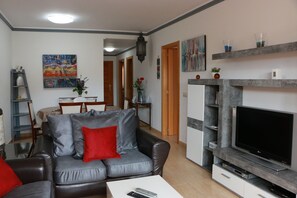 Smart TV, DVD player, livros