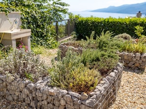 Property grounds - Beautiful private villa for 10 guests with A/C, private pool, WIFI, TV and terrace (Rijeka)