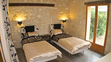 2 bedrooms, iron/ironing board, free WiFi, bed sheets