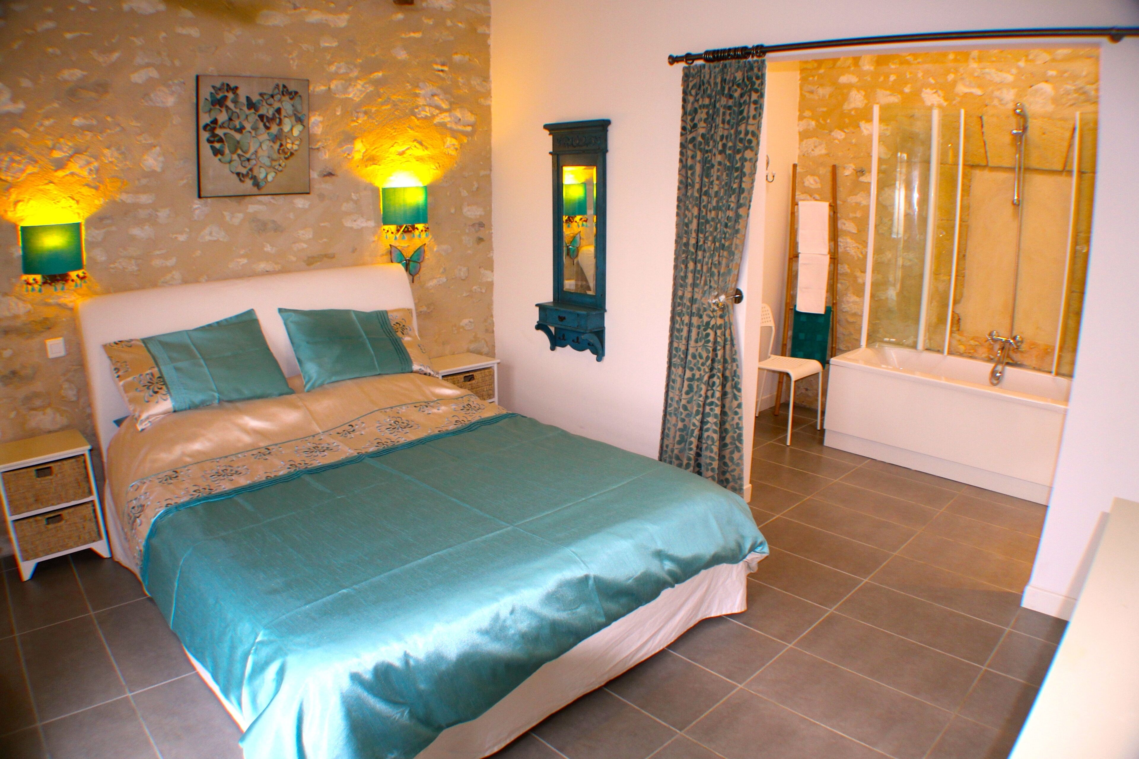 2 bedrooms, iron/ironing board, free WiFi, bed sheets