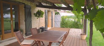 Workshop Conversion - within a vineyard, views, pool, wifi, bikes & games-room