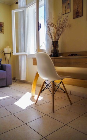 Interior - “Kroussos Cottage” is located in the quiet village of Faraklata in Kefalonia. (Argostoli)