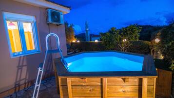 Tina de hidromasaje al aire libre