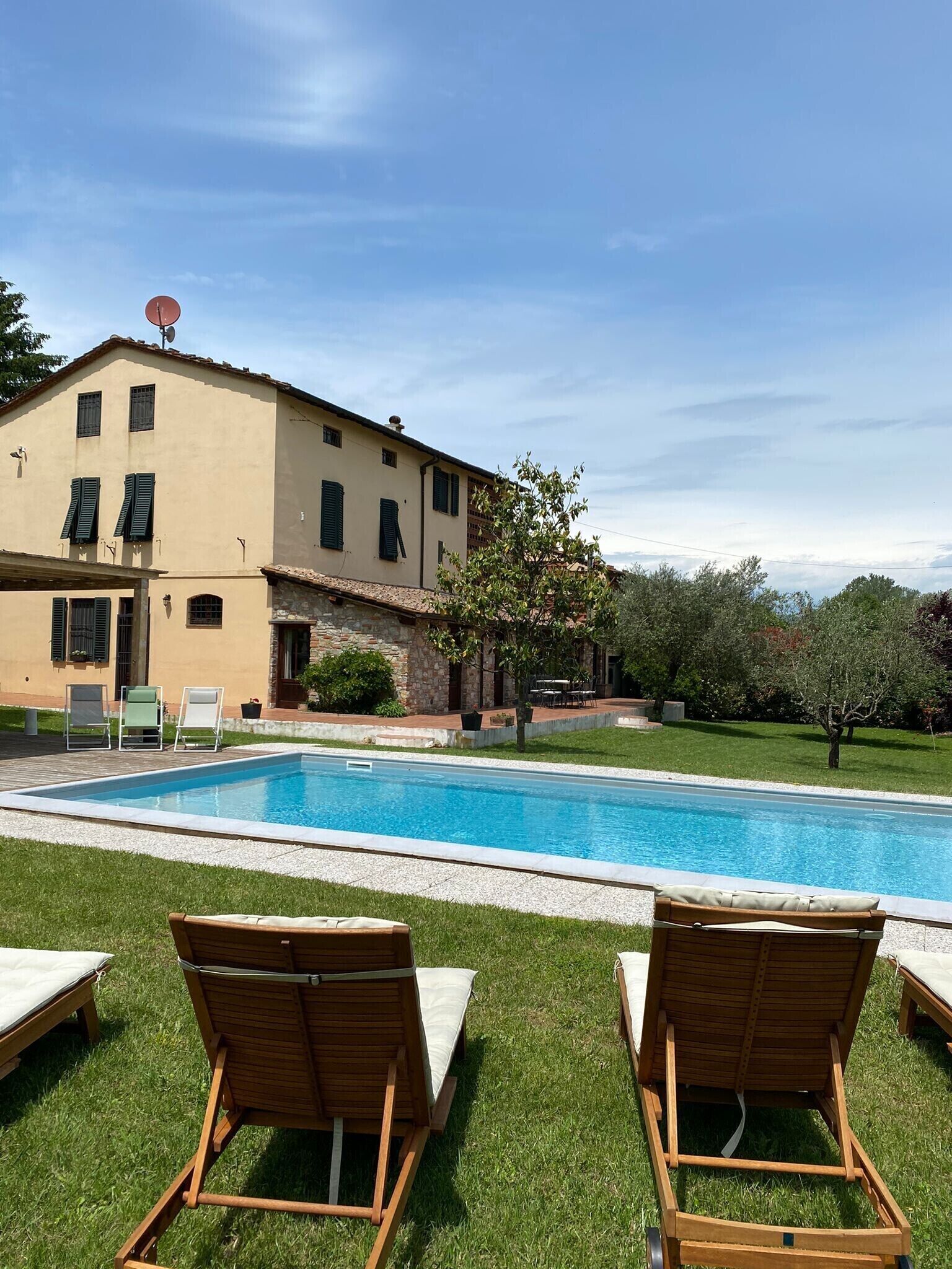 Luxurious Tuscan Villa with Large Swimming Pool Very Near Walled City of Lucca