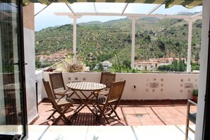 Outdoor dining - Apartment with caracter (Pinos Genil)