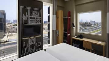 Standard Room, 2 Twin Beds | 1 bedroom, minibar, in-room safe, desk