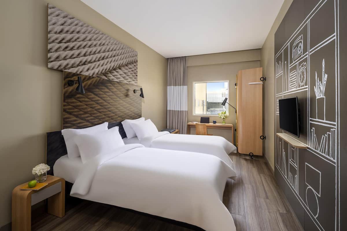 Phòng Tiêu chuẩn, 2 giường đơn | 1 phòng ngủ, minibar, két bảo mật tại phòng, bàn 