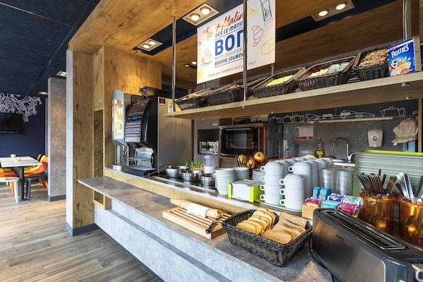 Daily buffet breakfast (EUR 9 per person)